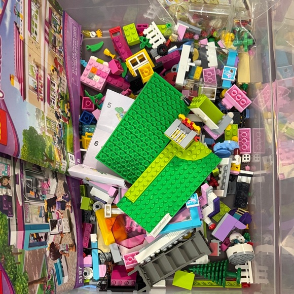 LEGO FRIENDS Assorted Buildings & Characters - Picture 14 of 16